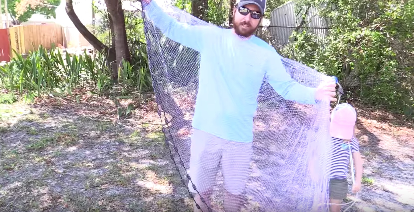 How To Throw A 4-Foot Cast Net Without Using Your Mouth [VIDEO]