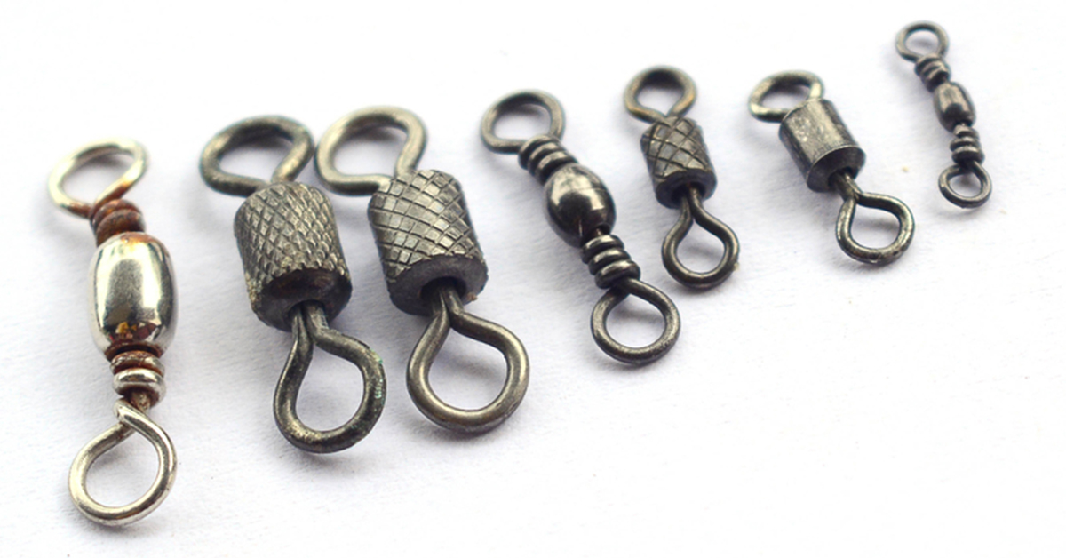 Should you use snap swivels with fishing lures? Underwater lure test 