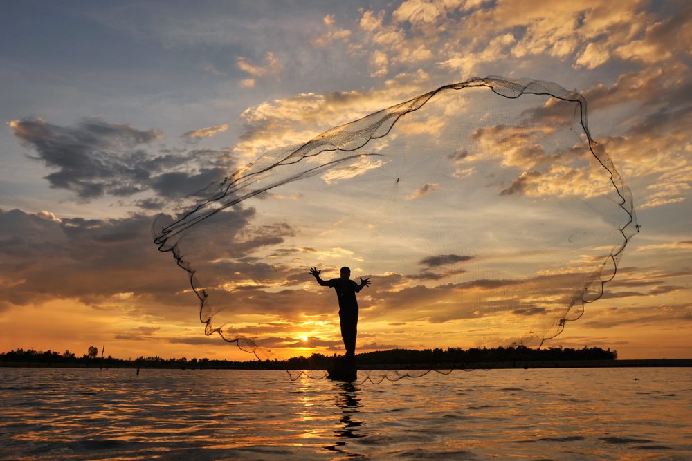 How To Throw A Big Cast Net Without Using Your Mouth [Video]